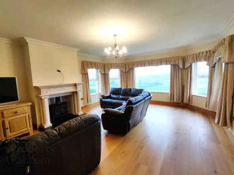 Spacious Detached Bungalow with Panoramic Views