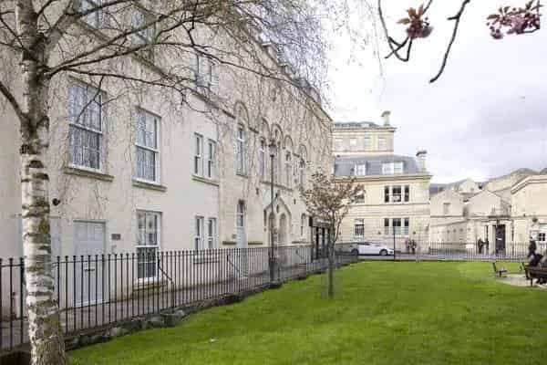 3 Bedroom Townhouse Bath City Views Roof Terrace