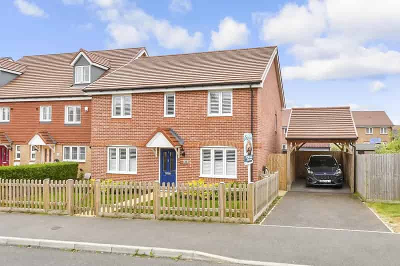 4 Bedroom Detached House For Sale Near Town Centre And Seafront