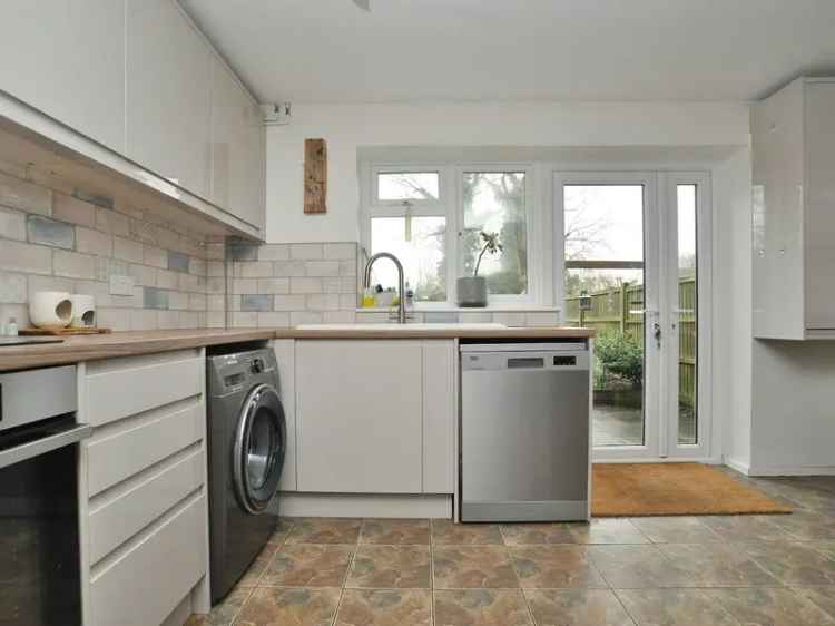 3 Bed House in Tranquil Cul-de-sac - Modern Kitchen & Garden