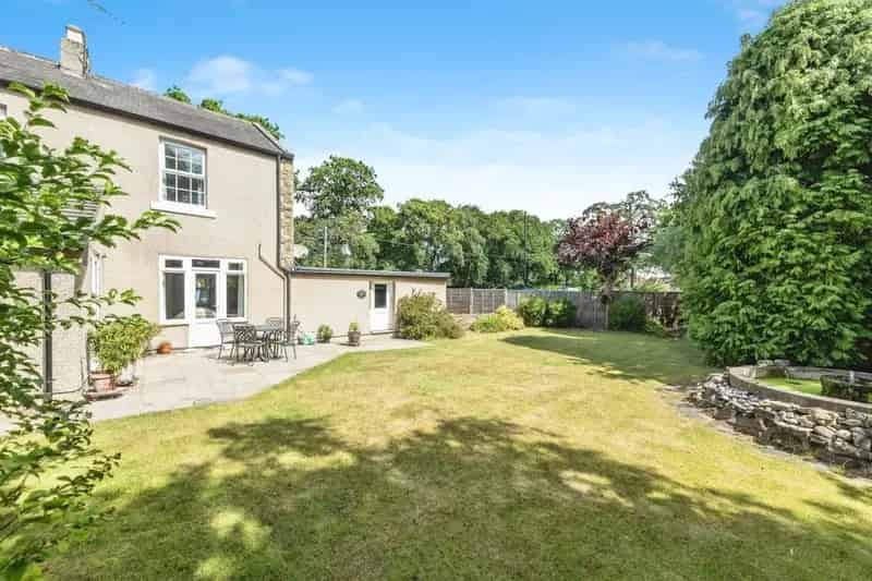 Four Bedroom Detached House Harrogate