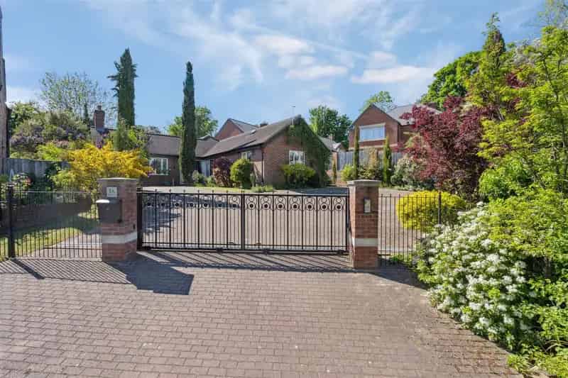Three Four Bedroom Detached Bungalow Simpson