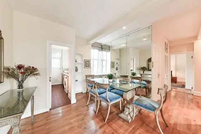 Flat to rent in Kensington High Street, London W14