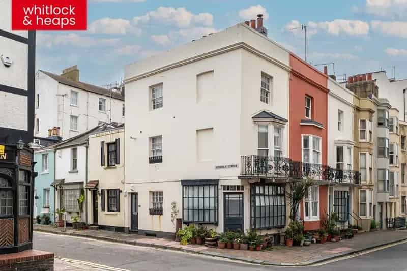 3 Bedroom End of Terrace House for Sale near Brighton Seafront