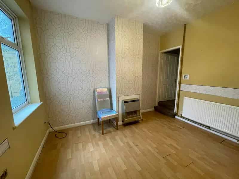 2 Bed House with Garden - Double Glazing - Unfurnished