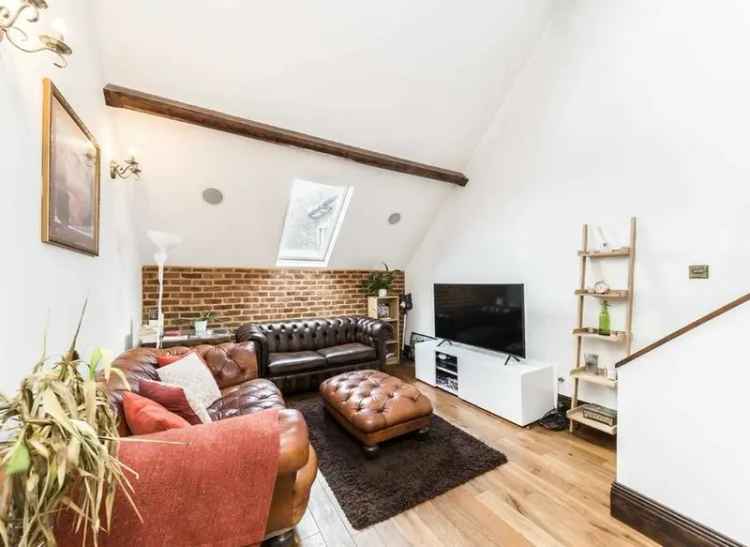 Flat For Sale in Maple Road, London, England