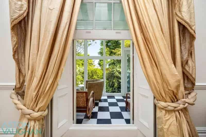2 Bedroom Apartment in Sussex Square Kemp