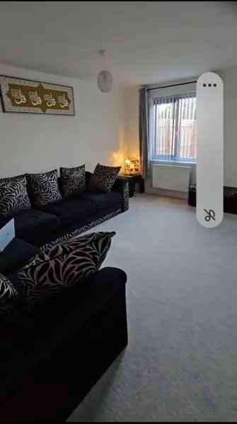  For Rent in Westwood Way, Leeds, England