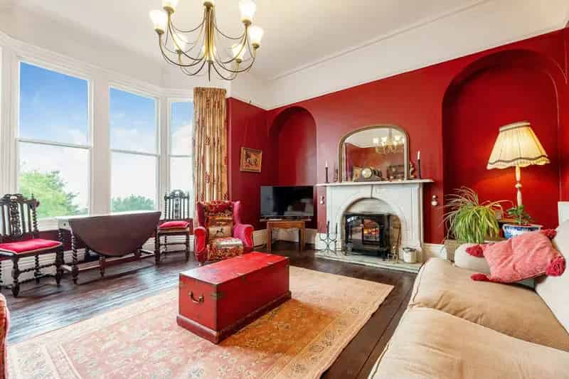 Victorian House with 8-10 Bedrooms and Commercial Potential