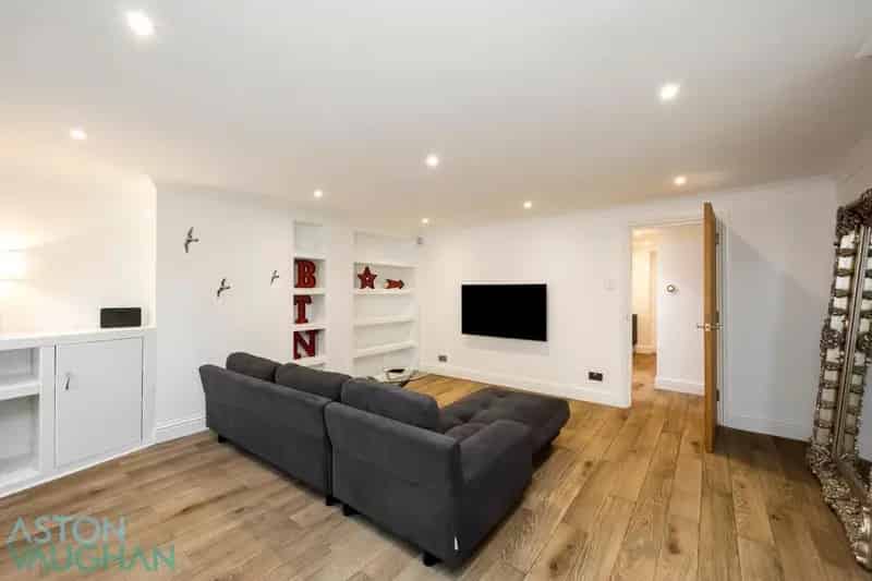 1 Bedroom Brighton Apartment Near Beach and Pier