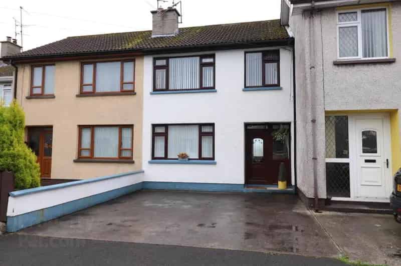 Three Bedroom Mid Terrace Home Daly Park