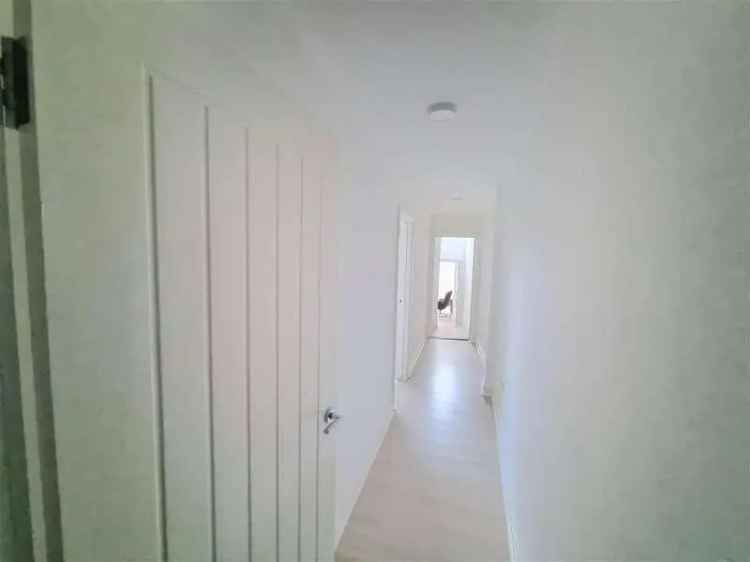 2 Bed Flat for Sale Gosport High Street Modern Conversion