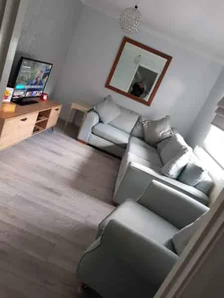2 Bed End Terrace House with Garage and Driveway