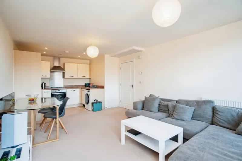 Two Bedroom Town Centre Apartment with Allocated Parking