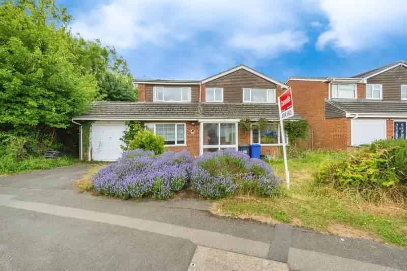 Five Bedroom Detached Home with Versatile Living Space and Parking