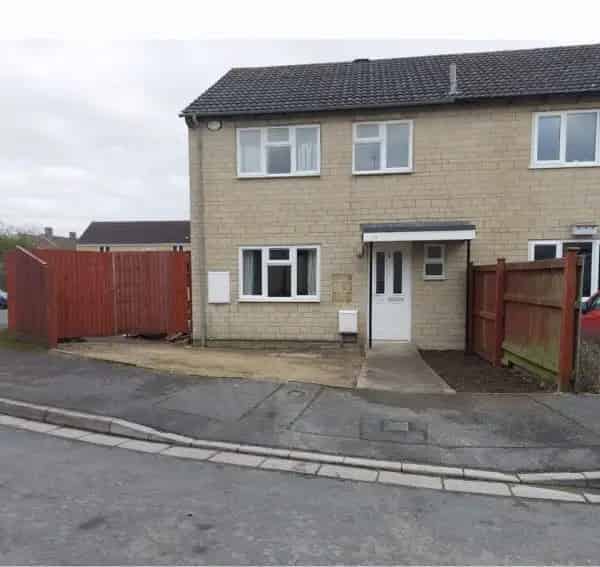 3 Bed House Elizabeth Way Sidington Large Garden Workshop Parking