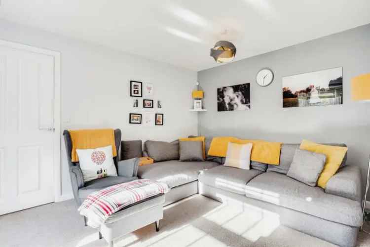 Four Double Bedroom Detached Family Home Wakefield