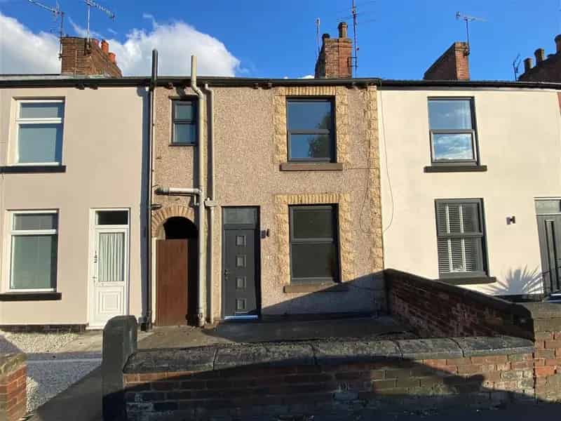 2 Bed House To Let Chatsworth Road Modern Parking Available Now