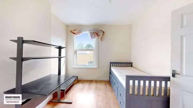2 Bed Flat for Sale in Leyton E10 - Garden Flat