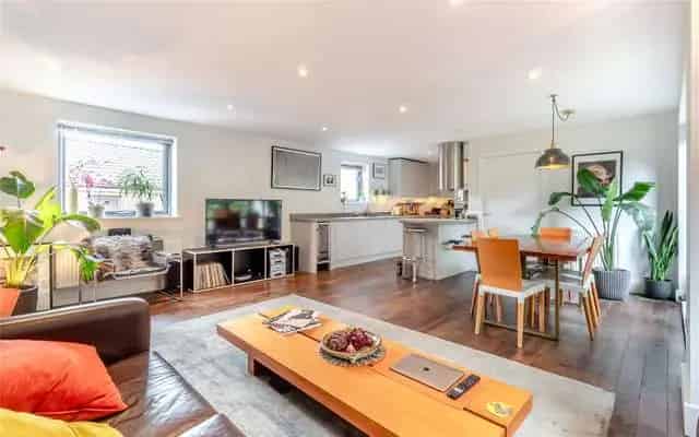 Modern Townhouse Norwich  3 Floors Private Garage Balcony
