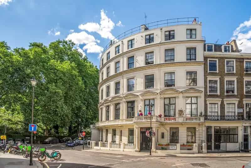Exquisite Flat for Sale on Cleveland Square