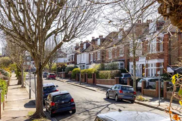 4 Bedroom House in London Near Barnes Common