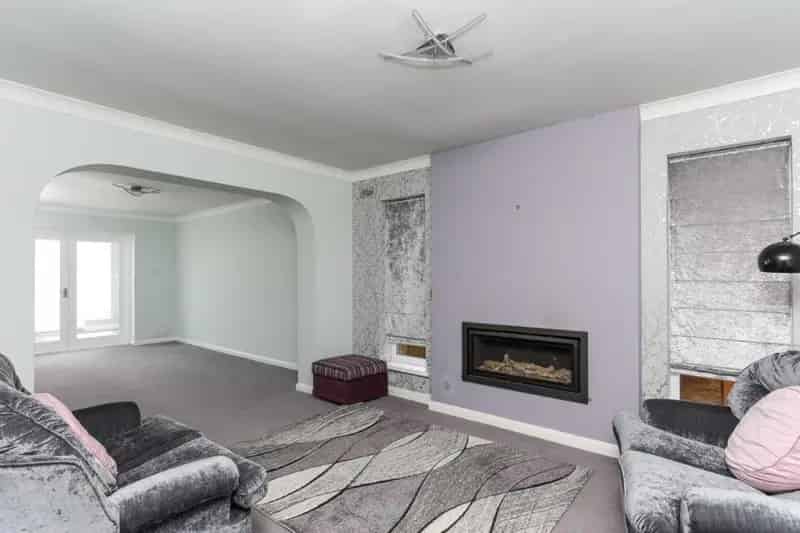 8 Bedroom House for Sale Large Family Home Ample Parking