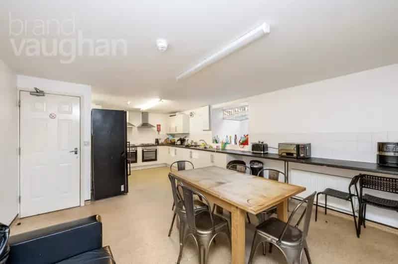 13 Bedroom Detached House for Sale