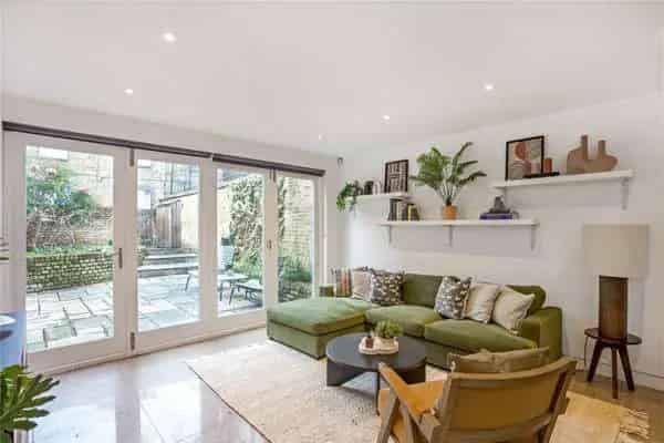 Three Bedroom Detached House in Gated Mews