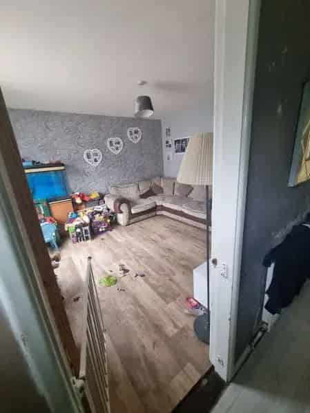 3 Bed House Large Garden Driveway Double Gates Family Home