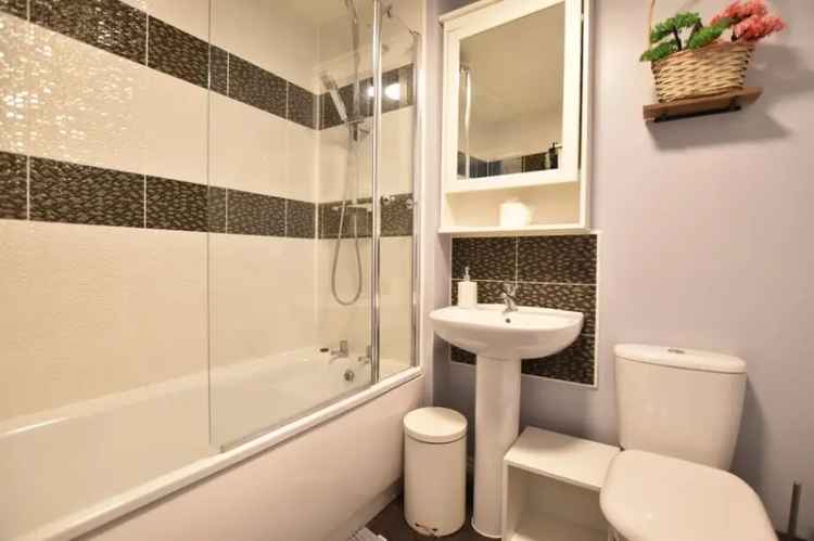 3 Bedroom Semi Detached House Bidford on Avon