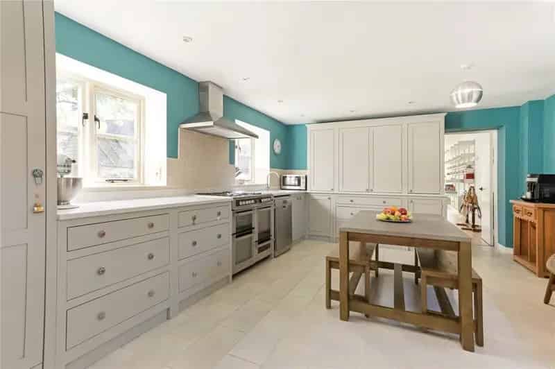 4 Bedroom Detached House for Sale in North Wiltshire
