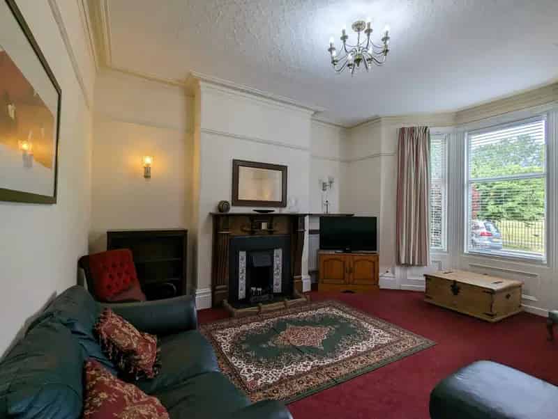 Large Furnished Townhouse Near Memorial Hospital Zero Deposit Available