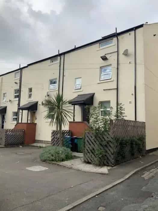 1 Bed 2 Person Flat Chorley - 2 Week Minimum Rent