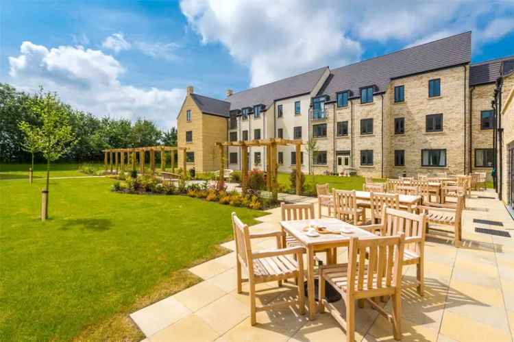 2 Bedroom Flat Cheltenham Gated Parking High Standard
