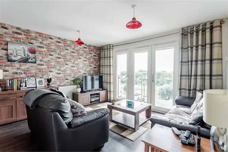 1 Bed Flat Top Floor Skyline Views Modern Apartment