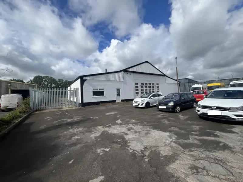 Detached Industrial Unit  Former Car Repair Workshop For Lease