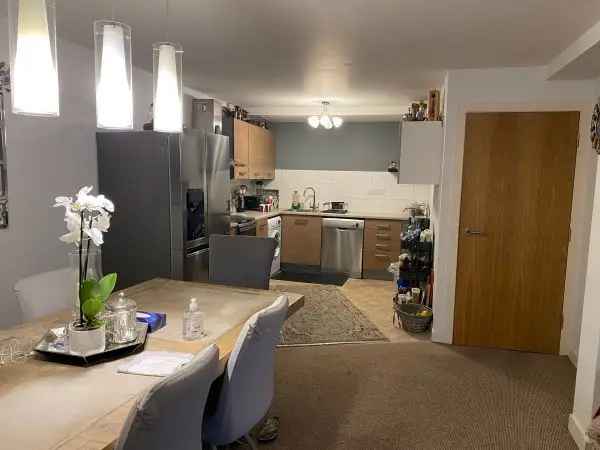 Flat For Rent in Wakefield, England