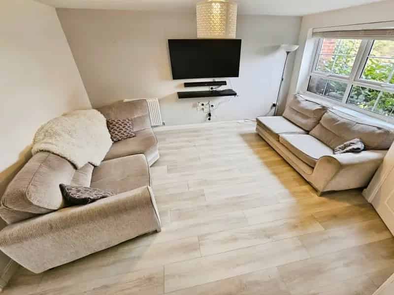 2 Bedroom End Terrace House Near Coast