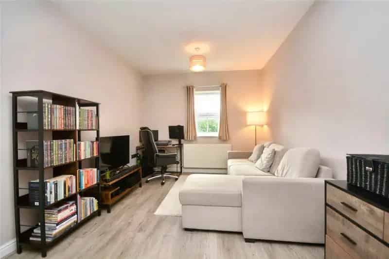 One Bedroom Apartment Rodley Canal Side Parking