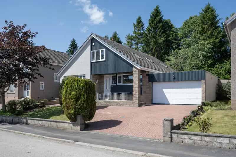 6 Bedroom Detached House For Sale in Bieldside Aberdeen