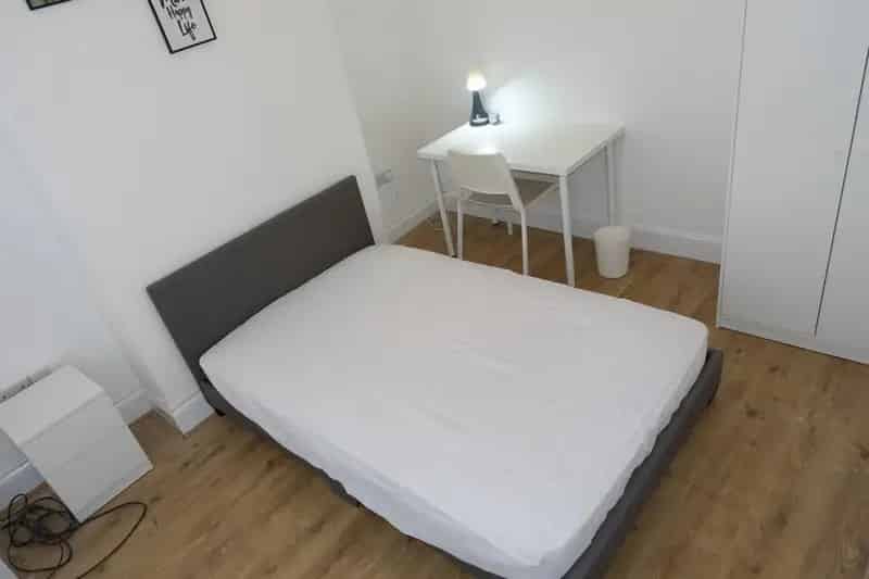 4 bedroom Flat
 To Let