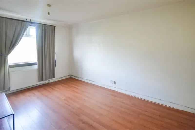 2 Bed Flat - Ground Floor with 1 Reception Room