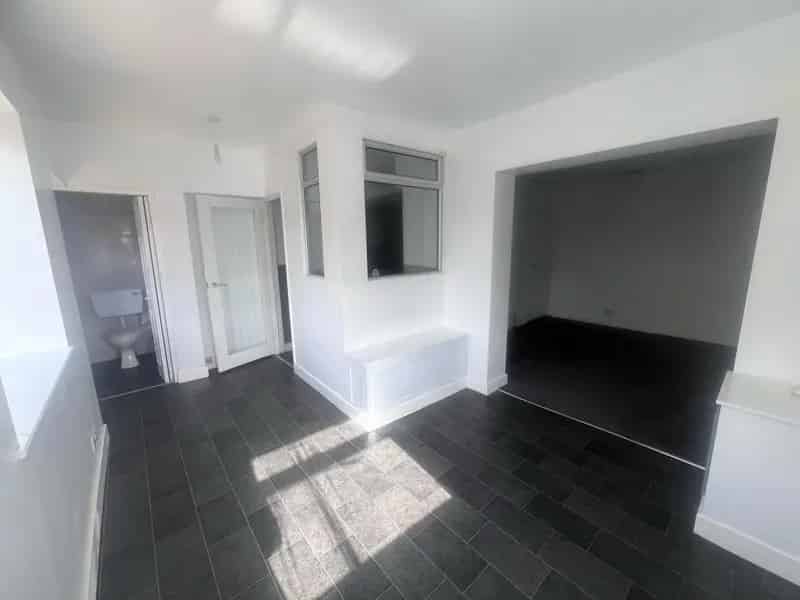 3 Bed Detached House Newly Refurbished Garage Driveway