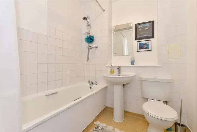 2 Bed Flat for Sale Leyton - Spacious Apartment with Balcony