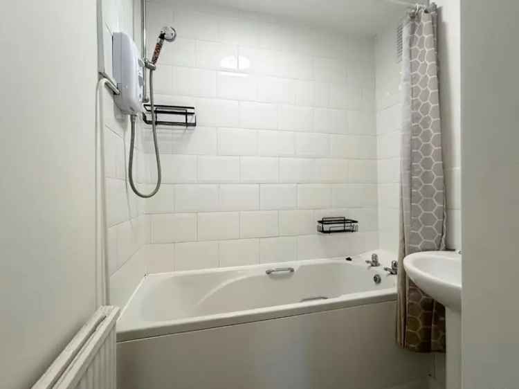 2 Bedroom Flat House to Rent