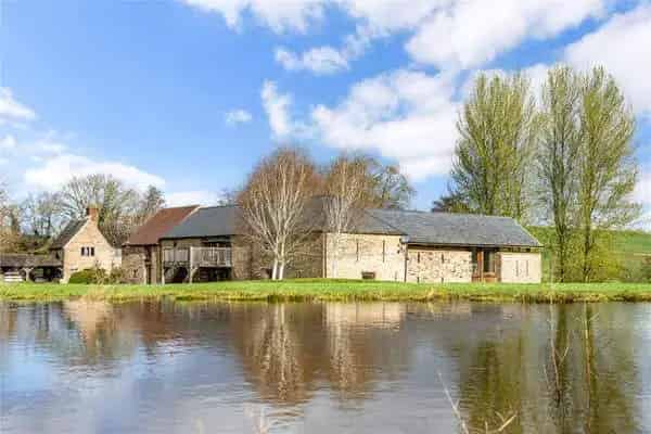 Woodhouse Farm: Multi-Generation Living in Picturesque Herefordshire