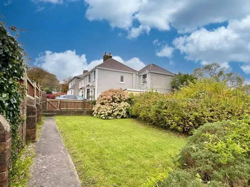 3 Bed Semi-Detached House for Sale