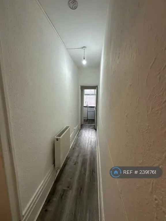 1 Bedroom Flat Available May 2025 - Newly Redecorated