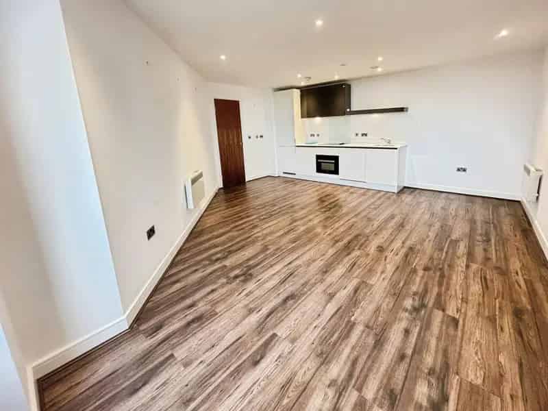 1 Bedroom Apartment Town Centre Luxury Gated Parking